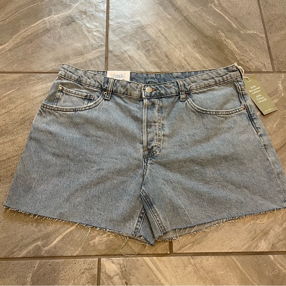 H&M 90s Boyfriend Denim Rough Hem Shorts